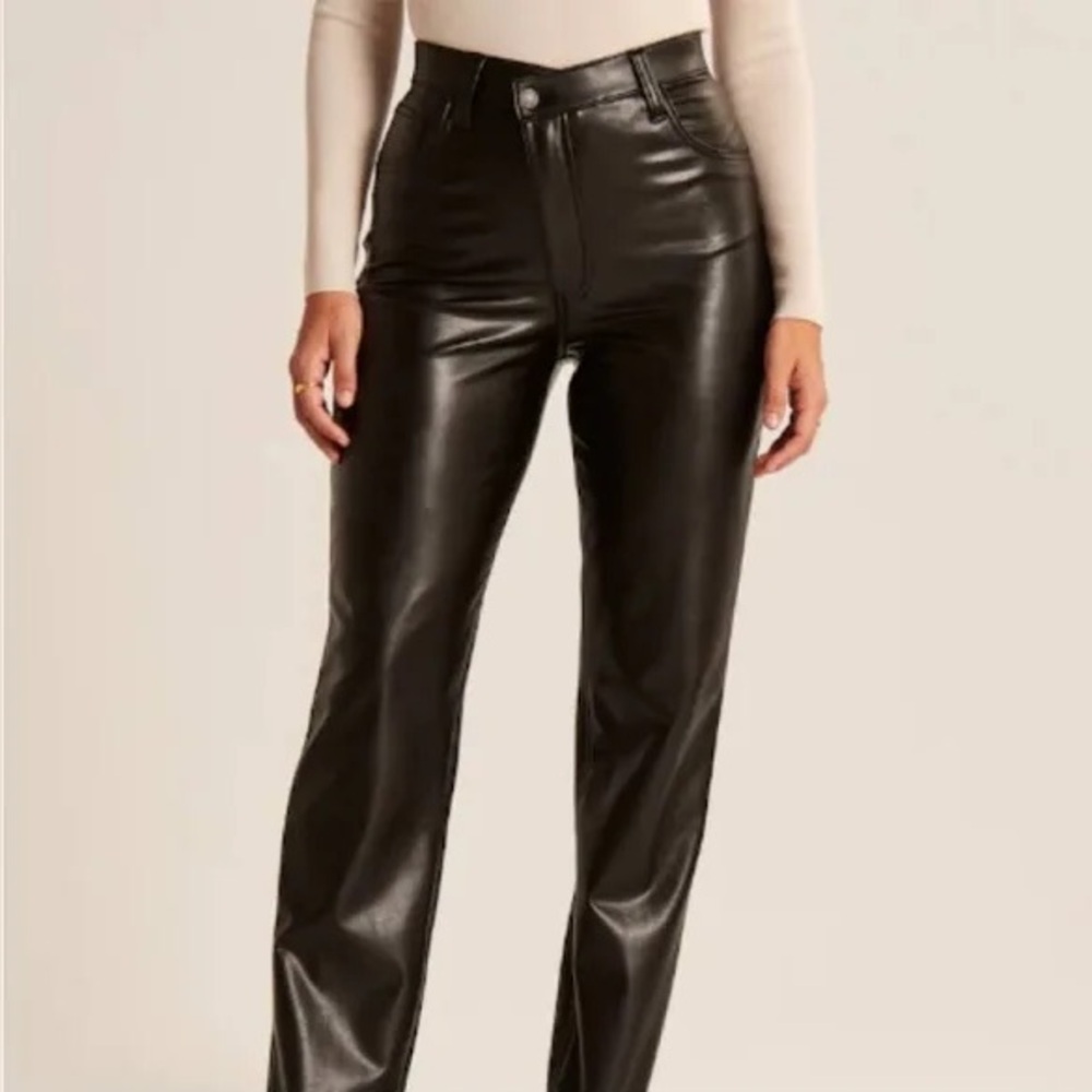 Abercrombie & Fitch - Criss-Cross Waistband Vegan Leather 90s Straight Pant - Picture 10 of 13